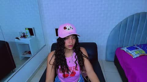 Snapshot of cami_bunnygirlx chatting on April 25, 7:00 am CAMI online show from April 25, 7:00 am