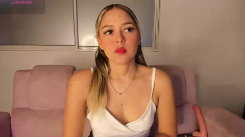 Snapshot of cami_hunter chatting on December 13, 1:22 pm online show from December 13, 1:22 pm