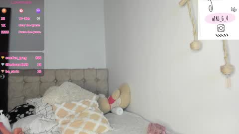 Snapshot of cami_hunter chatting on January 13, 11:06 pm online show from January 13, 11:06 pm