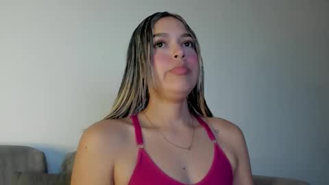 Snapshot of cami_hunter chatting on October 11, 12:21 am online show from October 11, 12:21 am