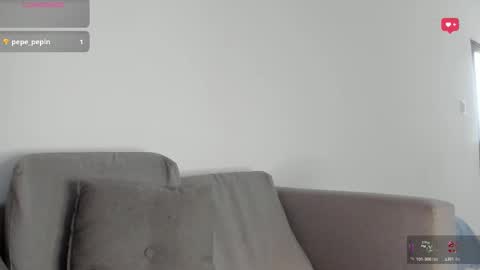 Snapshot of cami_hunter chatting on October 28, 5:37 pm online show from October 28, 5:37 pm