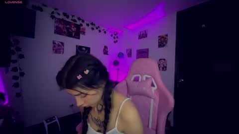 Snapshot of cami_mila99 chatting on June 19, 9:24 am CAMI online show from June 19, 9:24 am