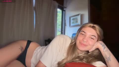 camii19y online show from April 16, 9:04 pm