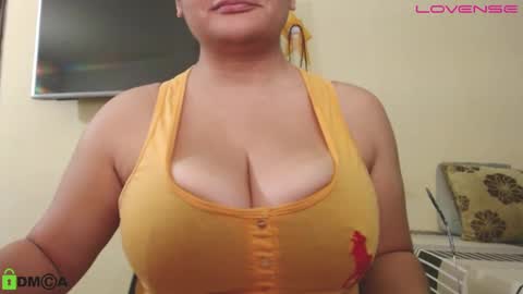 Snapshot of camiilahotxxx chatting on October 3, 4:37 pm Camila online show from October 3, 4:37 pm