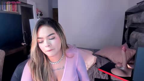 Snapshot of camijhonss chatting on November 3, 12:57 am camijhonss online show from November 3, 12:57 am