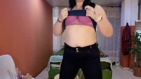 Snapshot of camil_milfdream chatting on September 13, 10:59 am Camil online show from September 13, 10:59 am