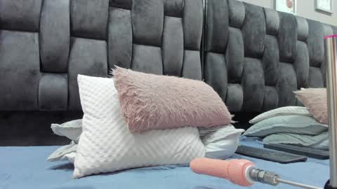 Camila online show from December 13, 9:35 am