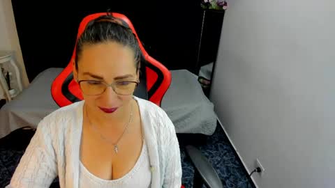 Snapshot of camila_bj chatting on May 21, 5:58 am camila_bj online show from May 21, 5:58 am
