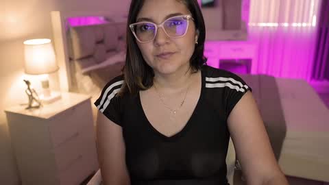 Camila buitrago online show from December 25, 9:00 pm