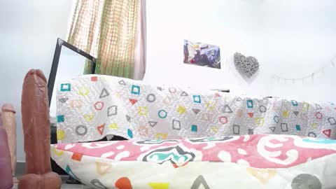 Snapshot of camila_cami chatting on February 6, 8:34 pm Camila online show from February 6, 8:34 pm