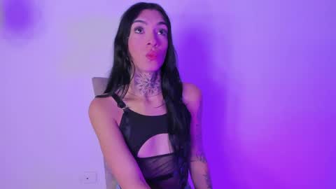 Snapshot of camila_coxx chatting on June 6, 3:44 am s online show from June 6, 3:44 am