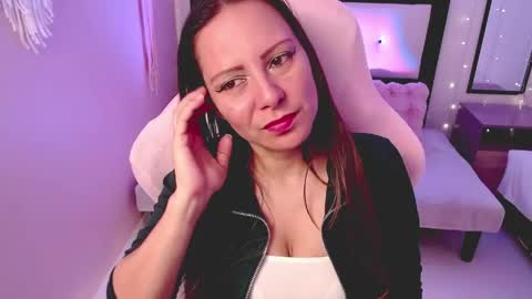 Snapshot of camila_delarosa chatting on May 8, 4:45 pm camila online show from May 8, 4:45 pm