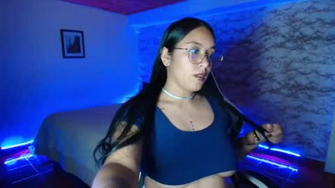 Snapshot of camila_iroose chatting on May 4, 12:17 am Camila Roose online show from May 4, 12:17 am