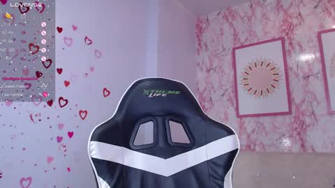 Snapshot of camila_pandora_ch chatting on December 5, 8:00 pm Cami online show from December 5, 8:00 pm