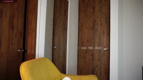 Camila online show from December 19, 11:25 pm