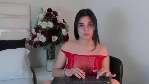 Snapshot of camilasofiia chatting on December 21, 8:00 pm Camila online show from December 21, 8:00 pm