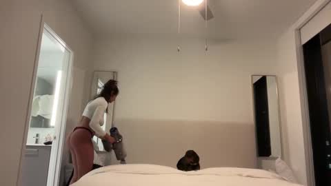 Snapshot of camiliakxoxo chatting on October 4, 12:19 am camiliakxoxo online show from October 4, 12:19 am