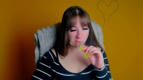 Snapshot of camilla_body chatting on May 16, 5:37 am Camilla online show from May 16, 5:37 am