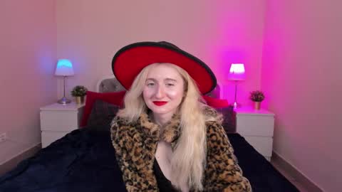 Snapshot of camilladreamer chatting on October 17, 9:56 am camilladreamer online show from October 17, 9:56 am