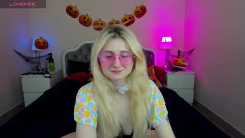 Snapshot of camilladreamer chatting on October 21, 3:13 pm camilladreamer online show from October 21, 3:13 pm