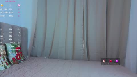 Snapshot of camillahooser chatting on May 7, 1:22 am May online show from May 7, 1:22 am