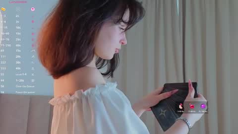 Snapshot of camillahooser chatting on May 9, 1:22 am May online show from May 9, 1:22 am