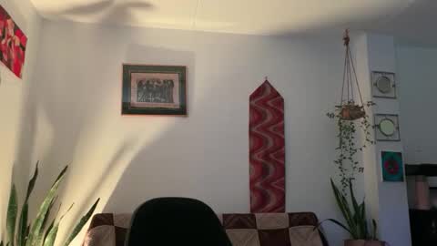 Snapshot of camille_delrey chatting on May 8, 10:59 pm Camille online show from May 8, 10:59 pm