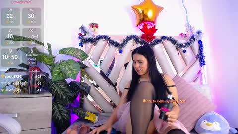 Snapshot of camille_halls chatting on December 29, 2:52 pm Camille online show from December 29, 2:52 pm