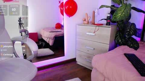 Snapshot of camille_halls chatting on February 8, 1:44 pm Camille online show from February 8, 1:44 pm