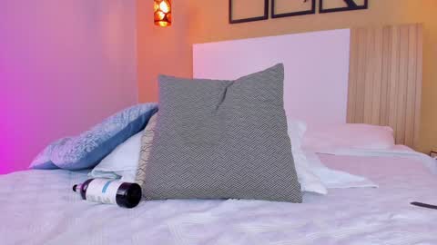 Camille Lynn online show from December 15, 9:56 am