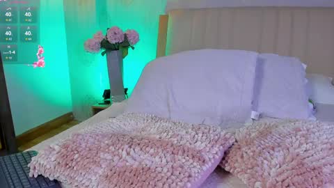 Camille Lynn online show from September 18, 12:45 am