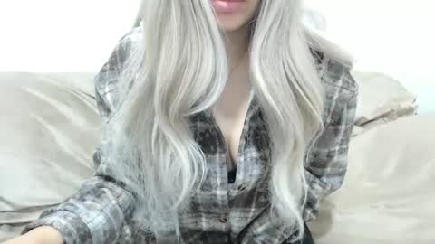 Snapshot of camillebunny chatting on December 19, 4:19 am CamilleBunny online show from December 19, 4:19 am