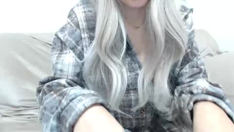 Snapshot of camillebunny chatting on December 22, 4:31 am CamilleBunny online show from December 22, 4:31 am