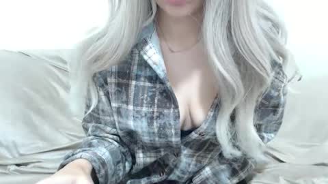 Snapshot of camillebunny chatting on December 23, 5:05 am CamilleBunny online show from December 23, 5:05 am