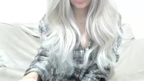 Snapshot of camillebunny chatting on January 8, 3:53 am CamilleBunny online show from January 8, 3:53 am