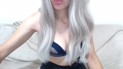 Snapshot of camillebunny chatting on July 17, 2:07 am CamilleBunny online show from July 17, 2:07 am