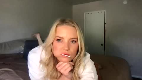 camilleclairexo online show from April 20, 7:37 pm