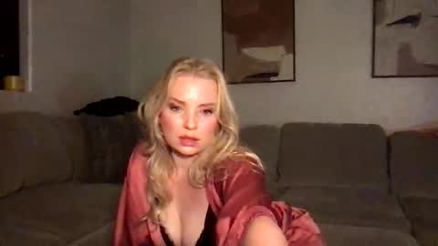 camilleclairexo online show from May 6, 5:35 am