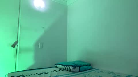 camilo_contre21 online show from January 30, 8:42 pm