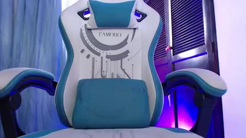 camilo_contre21 online show from February 14, 8:15 pm