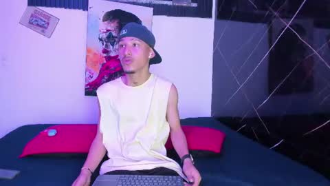 Snapshot of camilo_contrerass chatting on July 7, 8:24 pm Camilo online show from July 7, 8:24 pm