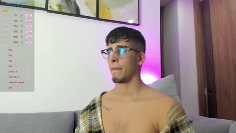   INDEPENDENT MODEL online show from January 23, 2:12 am