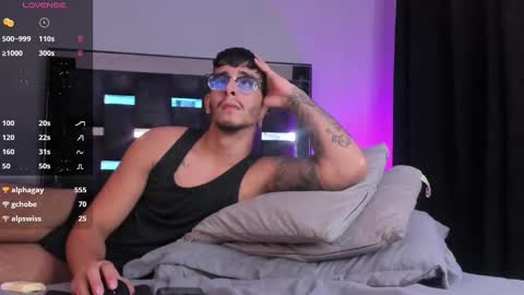   INDEPENDENT MODEL online show from February 26, 9:42 am