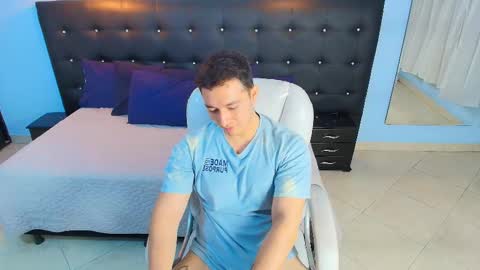 Snapshot of camilo_stark chatting on December 17, 2:00 pm Camilo online show from December 17, 2:00 pm