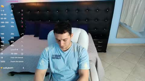 Snapshot of camilo_stark chatting on December 17, 8:10 pm Camilo online show from December 17, 8:10 pm