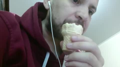 Snapshot of camiloking17 chatting on January 26, 2:14 am camilo online show from January 26, 2:14 am