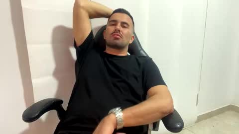 camilor_30 online show from April 11, 2:38 am