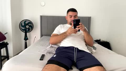 camilor_30 online show from April 14, 12:44 pm