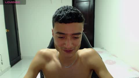 Snapshot of camiloyw2 chatting on April 7, 12:22 am CAMILO online show from April 7, 12:22 am