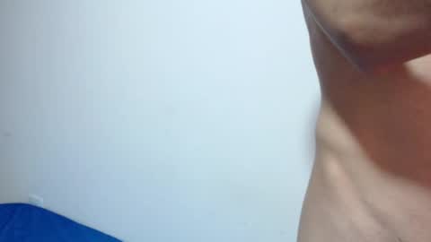 Snapshot of camiloyw2 chatting on April 15, 4:47 pm CAMILO online show from April 15, 4:47 pm